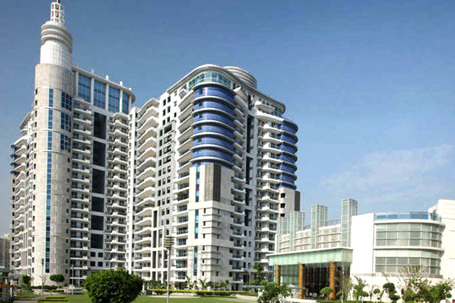 DLF Pinnacle